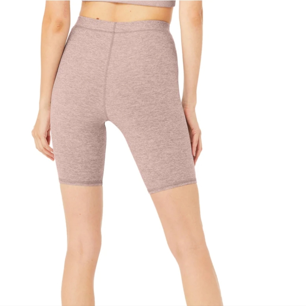 7" High Waist Alosoft Flow Biler Short - Picture 3 of 11